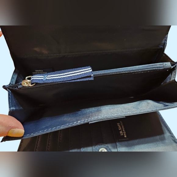 NWT Nautica Orange Wallet With Navy Fabric Interior And Silver Nautica Emblem - Picture 7 of 9